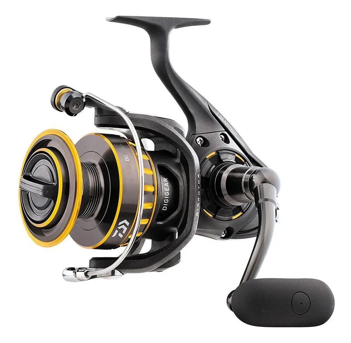 Molinete Daiwa BG 4000 com corpo de alumínio e 7 rolamentos