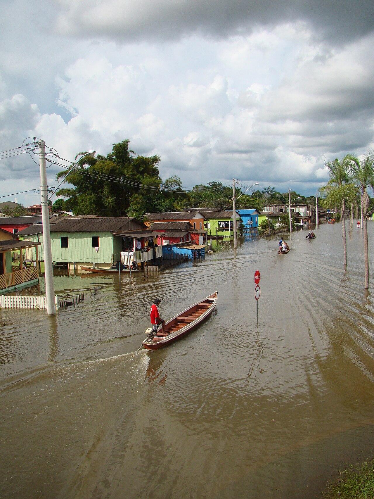 Cheia do Rio Acre atravessando Rio Branco