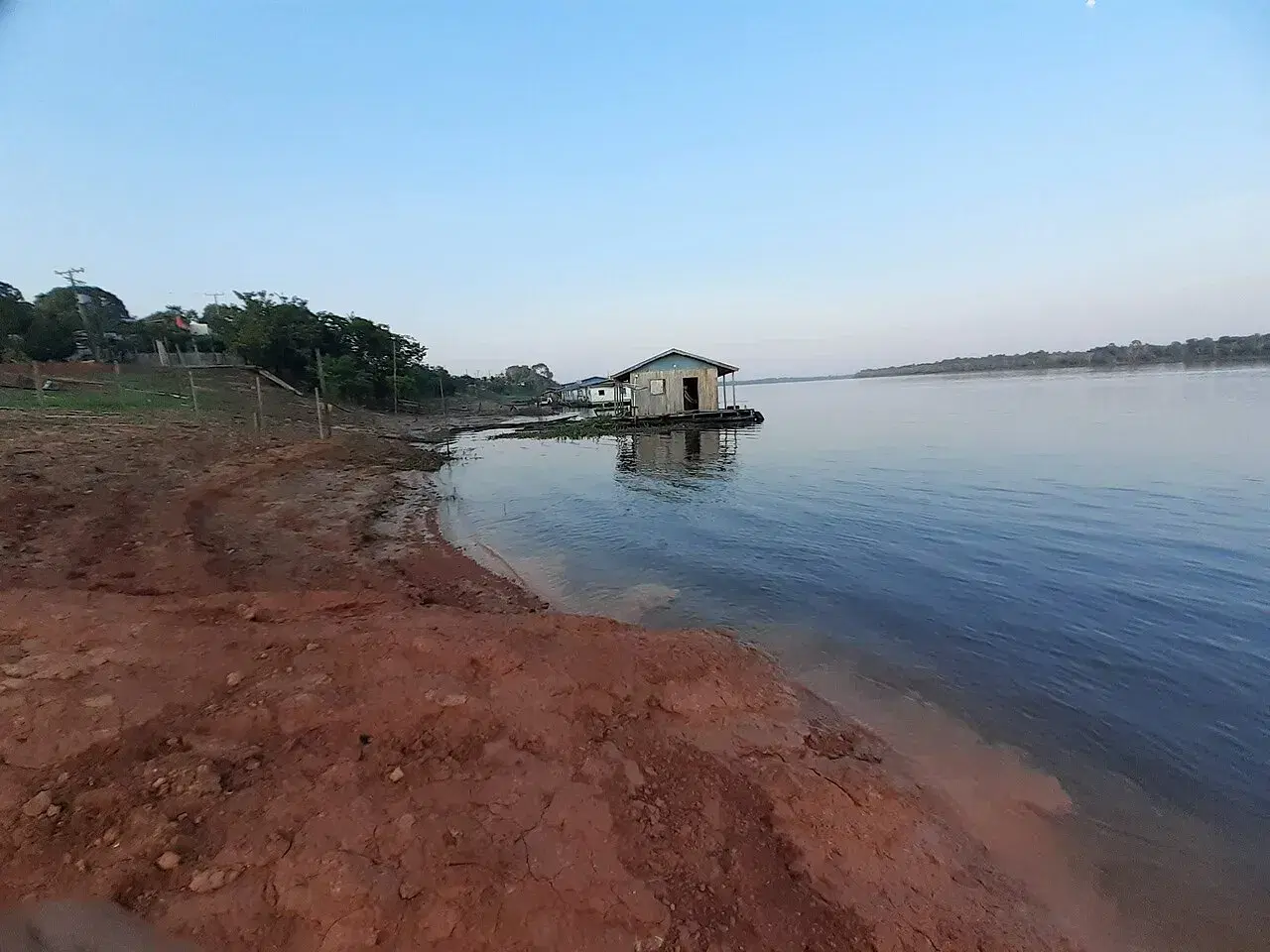 Margens florestadas do Rio Purus em Boca do Acre