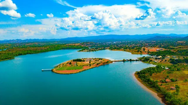 Praia do Sol às margens do Rio Tocantins em Minaçu, Goiás - pesca esportiva