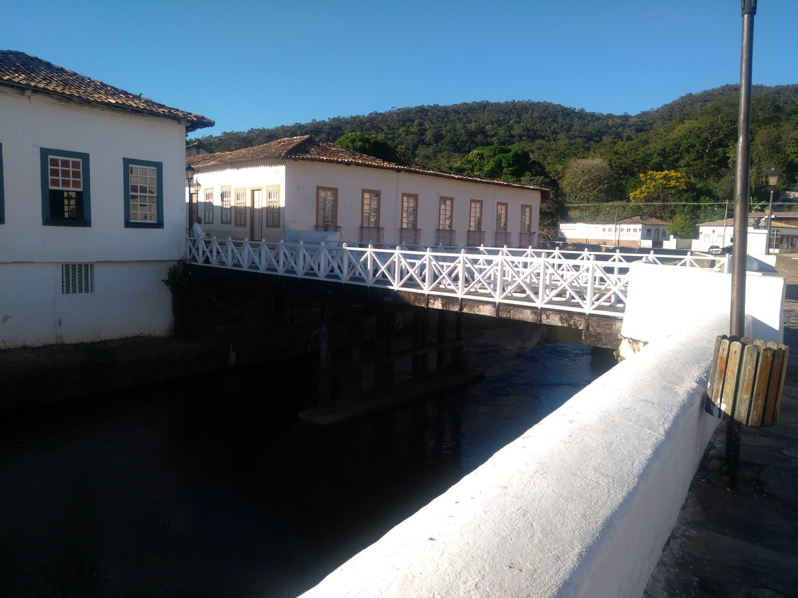 Rio Vermelho sob a Ponte da Lapa, na Cidade de Goiás (GO)
