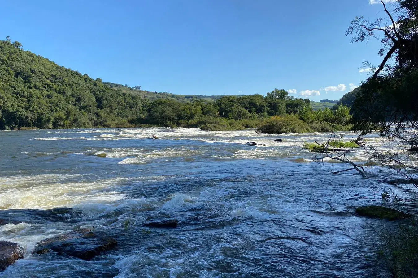 Rio Ivaí, destino de pesca de barco e de margem, Paraná