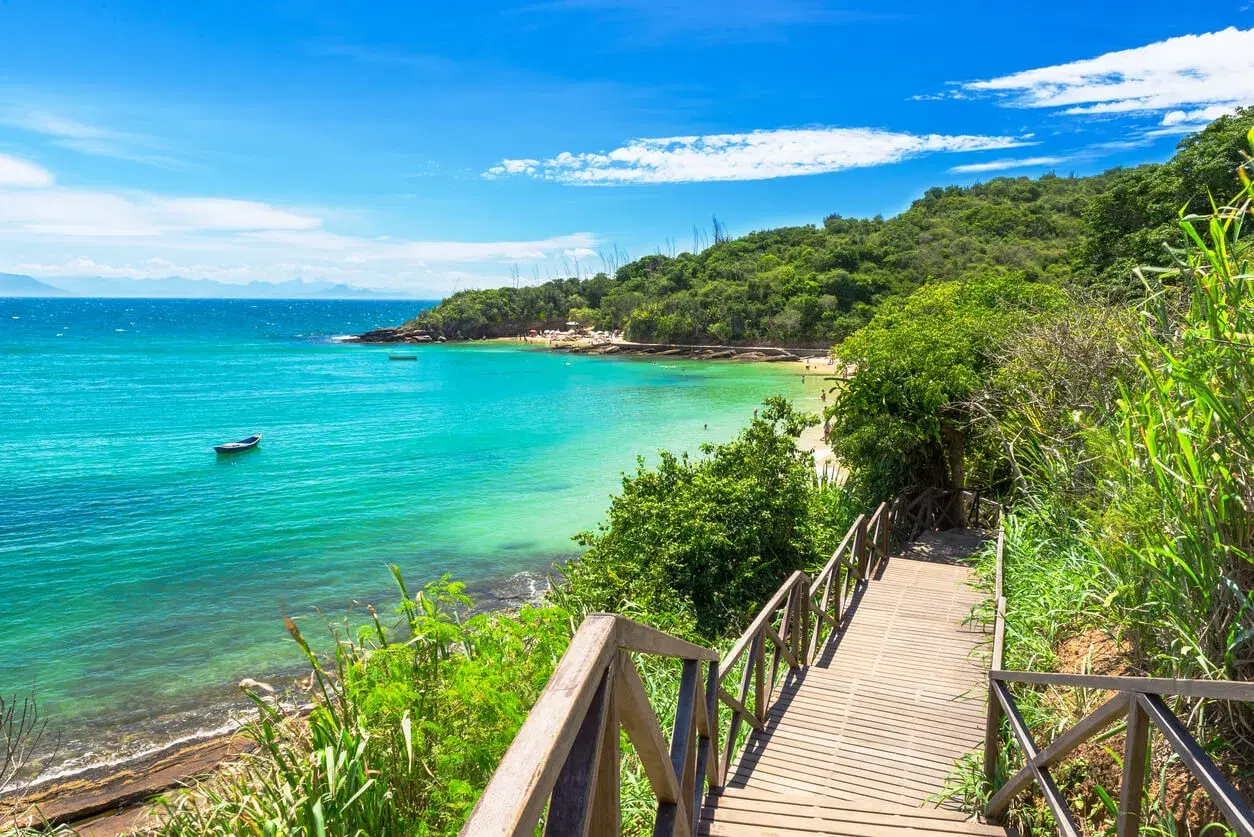 Búzios, destino de pesca de costão, embarcada e de praia, Rio de Janeiro