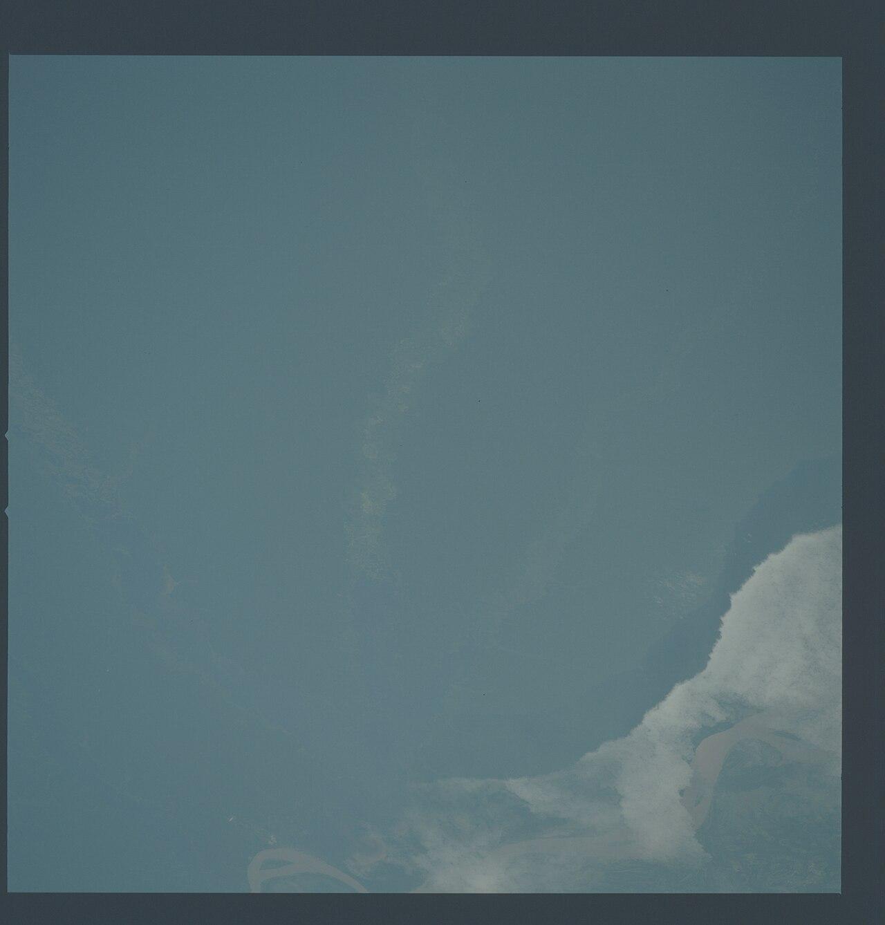 Vista orbital dos lagos Mamia e Piranha na região de Coari