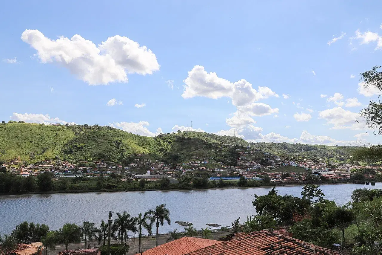 Rio Paraguaçu atravessando Cachoeira, Bahia