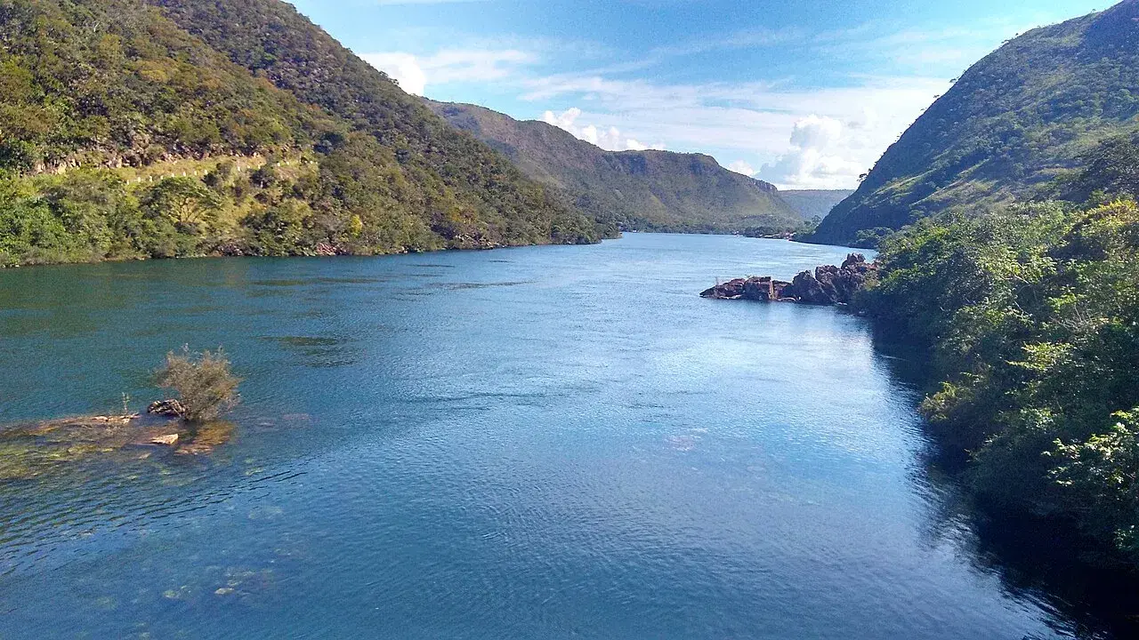 Trecho do Rio Grande descendo da Serra da Canastra