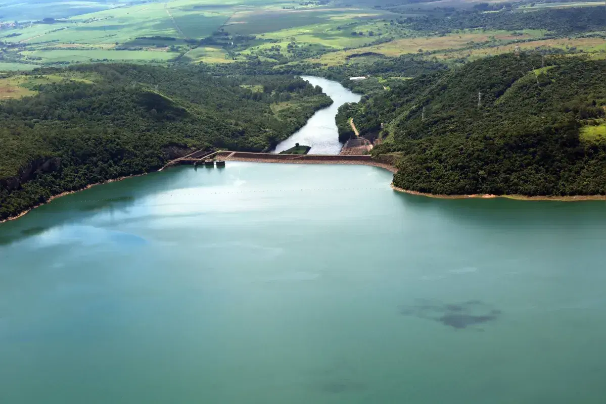 Vista da Represa de Chavantes no Rio Paranapanema