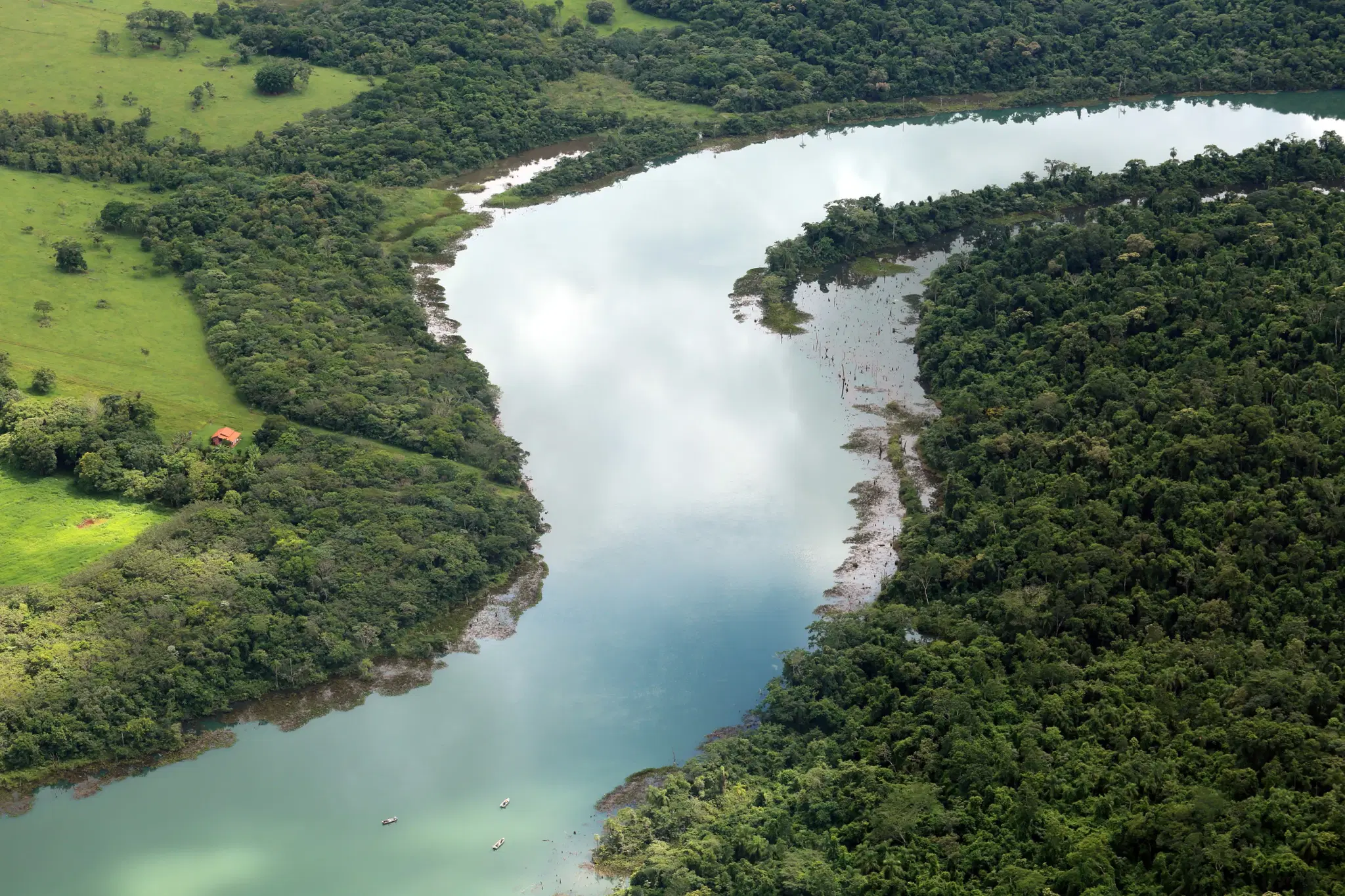 Rio Paranapanema na divisa entre Paraná e São Paulo