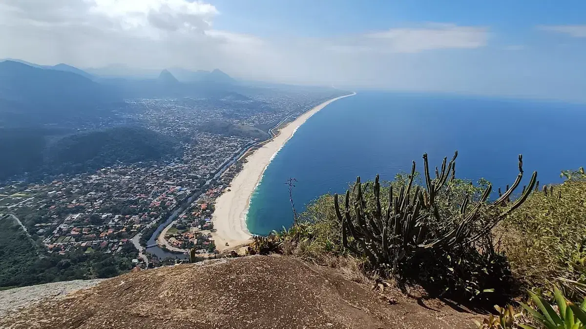 Praia de Itaipuaçu em Maricá (RJ), tradicional ponto de surf fishing